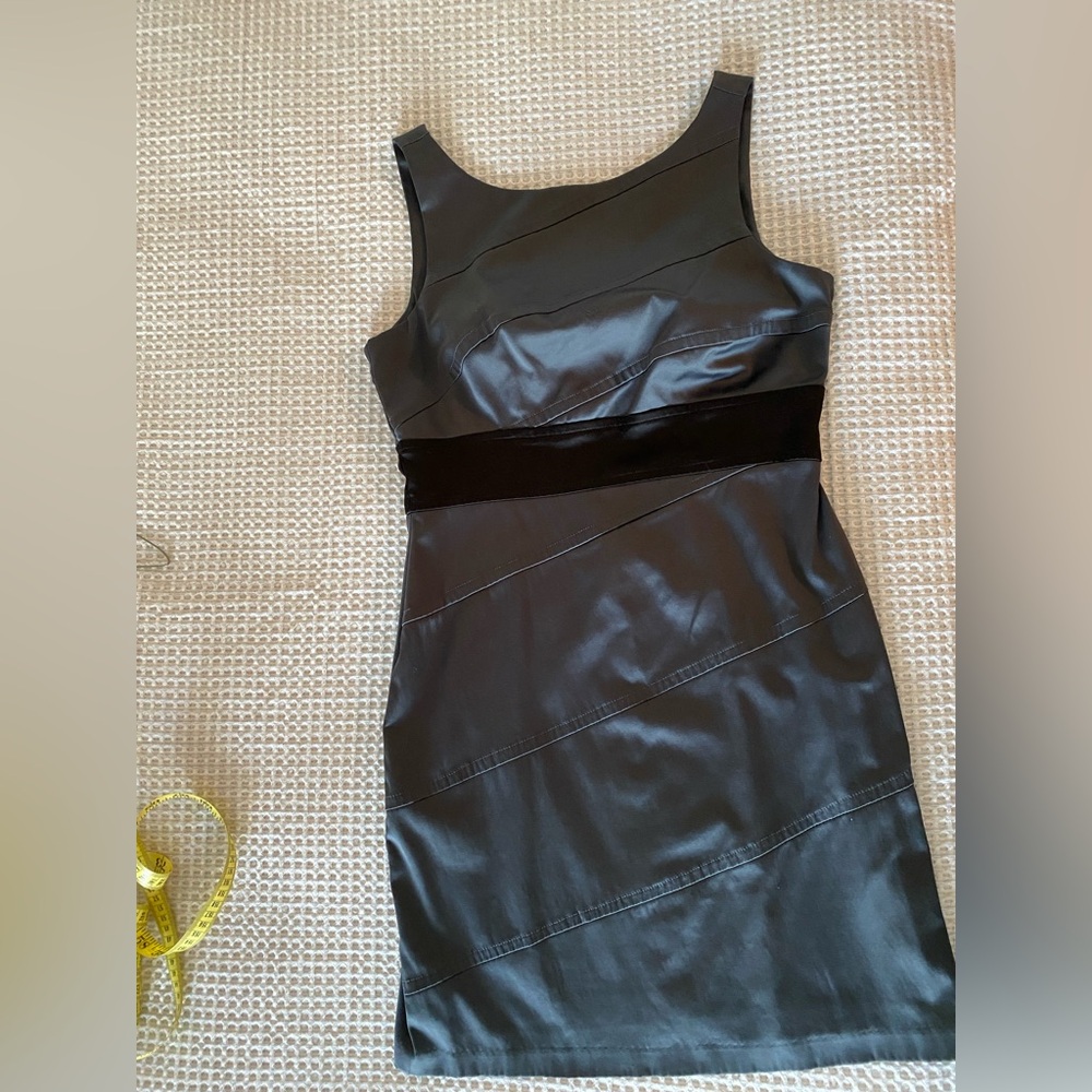 Elegant Black Sleeveless Dress